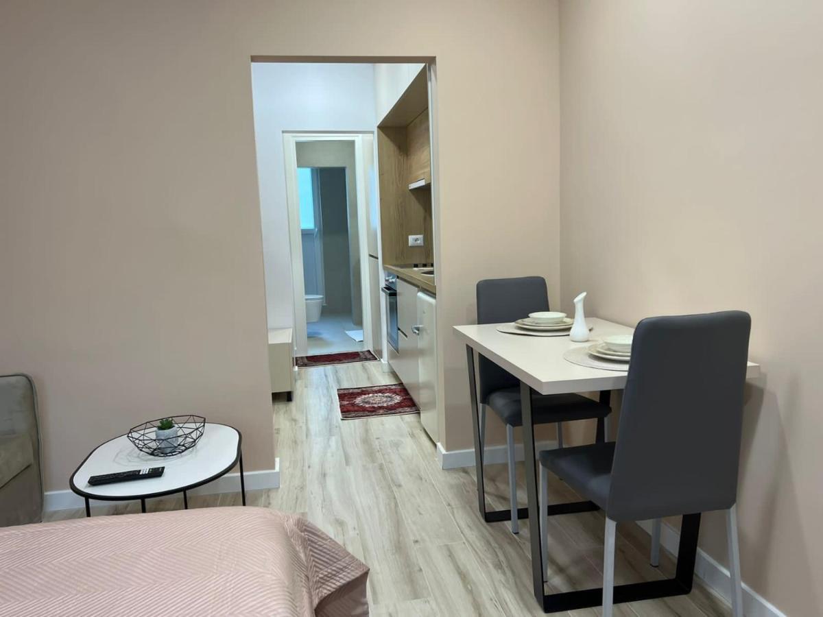 Smart Home , Lovely Apartment In ティラナ エクステリア 写真